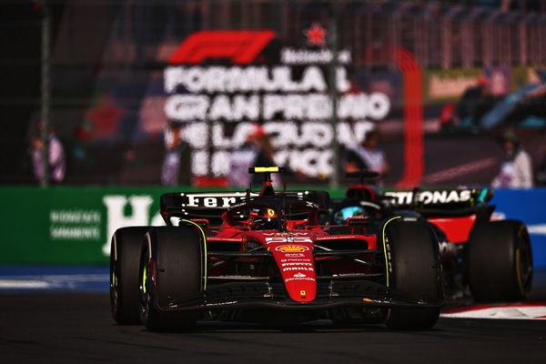 Sainz, che fatica in Ferrari: "La Mercedes ha qualcosa che noi non abbiamo"