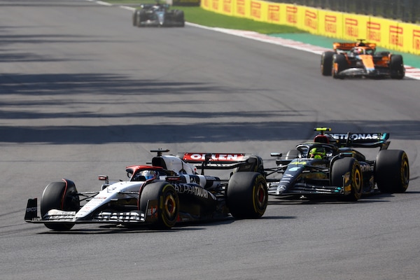 Ricciardo ritrova il sorriso: "Bello lottare con una Mercedes"