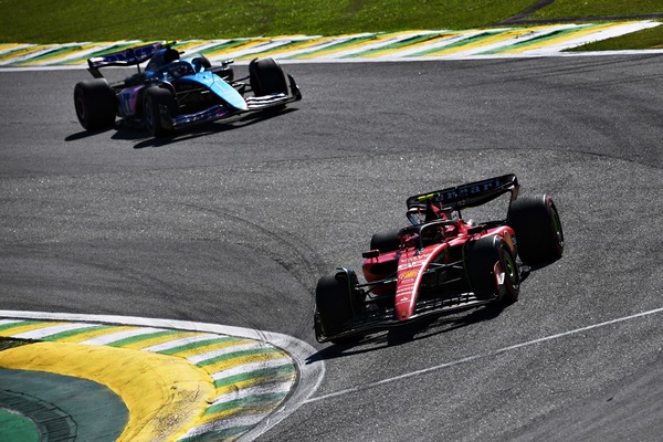 Sainz: "Red Bull e McLaren di un altro pianeta"