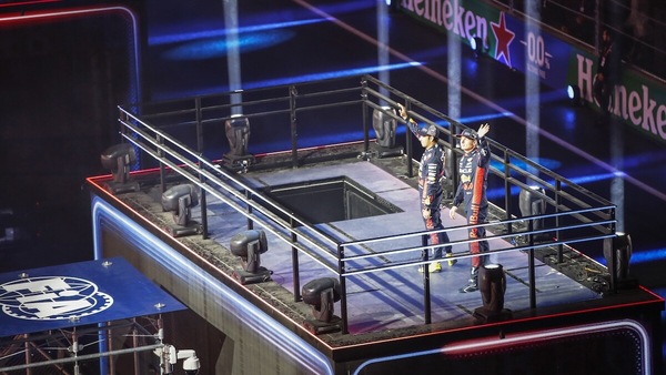 Verstappen e una Las Vegas da sopportare: "Sembriamo clown, è 99% show"