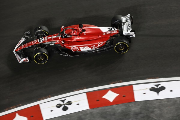 GP Las Vegas, super Ferrari: Leclerc in pole! Verstappen in prima fila