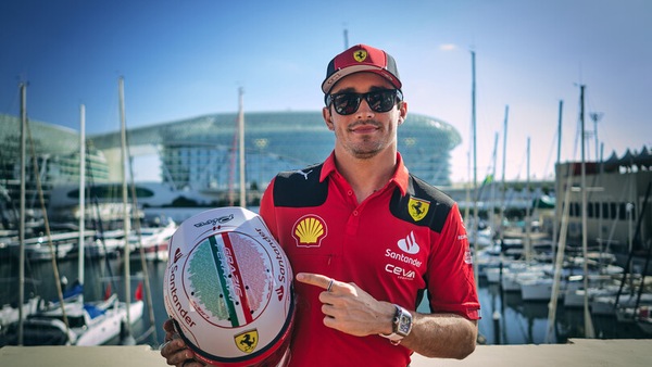 Grazie Ferrari: il casco speciale di Leclerc dedicato alla Rossa