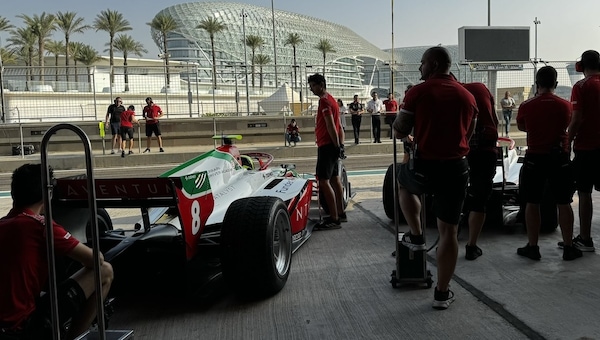 Antonelli e Bearman, Prema al top nel primo giorno di test F2