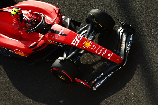 Sainz, nel 2024 una Ferrari "completa" per sfidare Red Bull