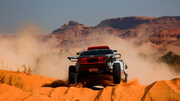 Sainz verso la Dakar 2024 con un'Audi tutta nuova: "E' la migliore"