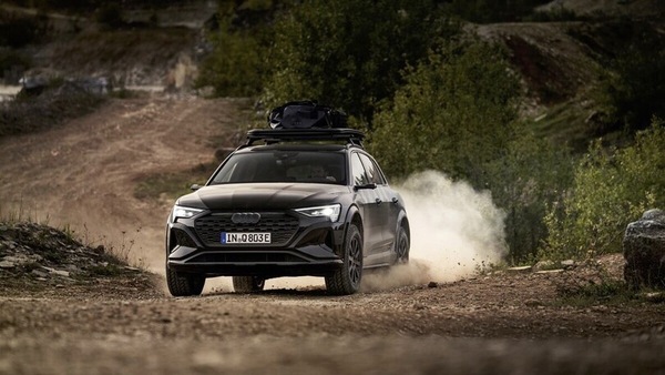 L'Audi Q8 e-tron si fa bella per la Dakar