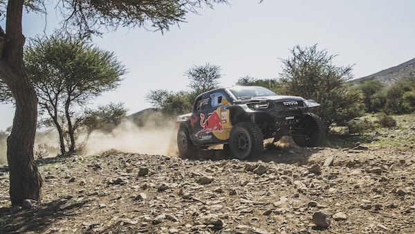 Dakar 2024, speciale a Moraes. Loeb incubo forature, Al Attiyah su tre ruote