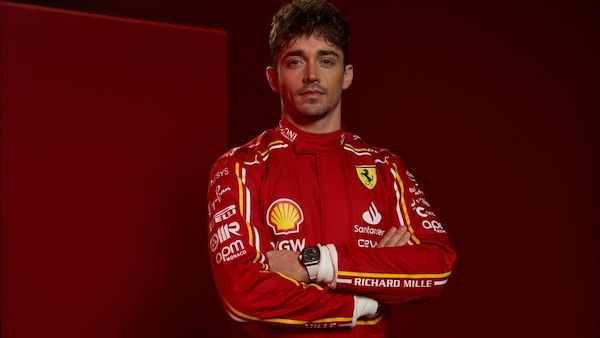 Ferrari, le nuove tute anticipano i colori della SF-24