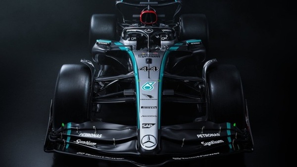 Mercedes W15, Hamilton: "So di cosa è capace questa squadra"