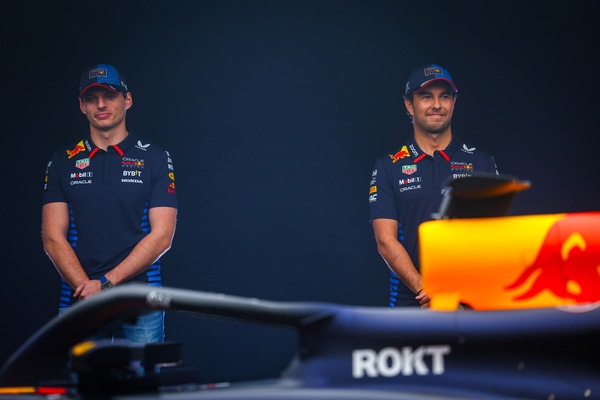 Red Bull RB20, Perez: "I tanti cambiamenti dimostrano la nostra fame"
