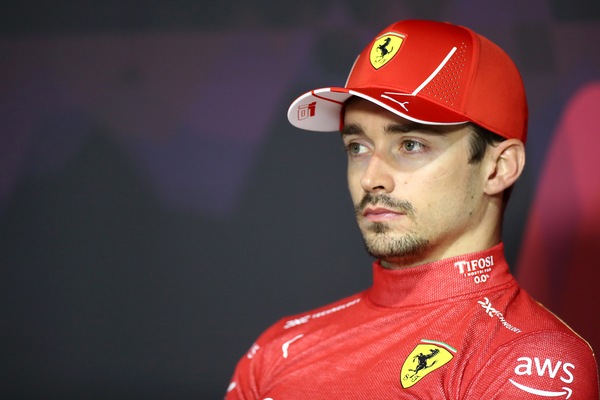 Charles, sorridi sei su terzi a parte