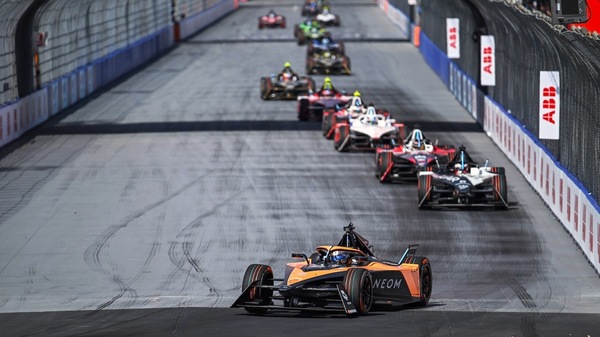 Ecclestone, la Formula E è tecnologicamente pari alla F1