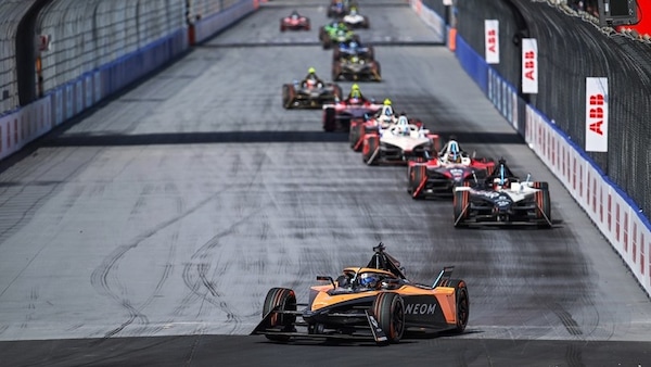 Ecclestone, la Formula E è tecnologicamente pari alla F1