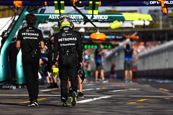 Mercedes, Hamilton e Wolff: un duro colpo sul morale