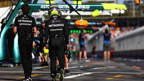 Mercedes, Hamilton e Wolff: un duro colpo sul morale