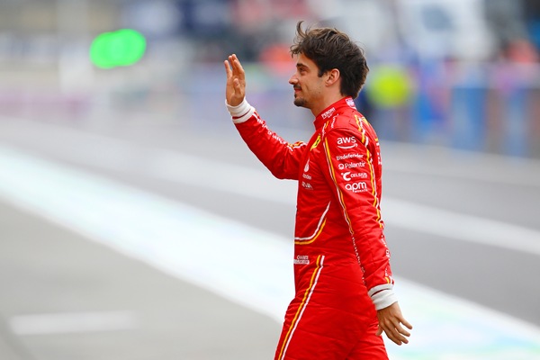 Emozione Leclerc, il casco in ricordo di Bianchi: "Sono in F1 grazie a lui"