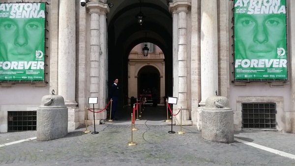 Ayrton Senna per sempre: la mostra per ricordare il campione