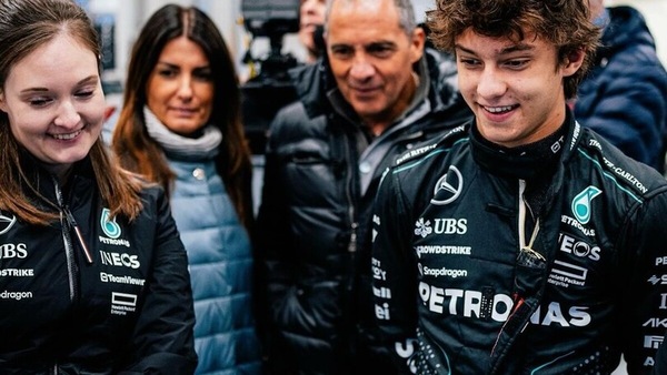 Antonelli, primi giri con Mercedes: è il debutto su una Formula 1