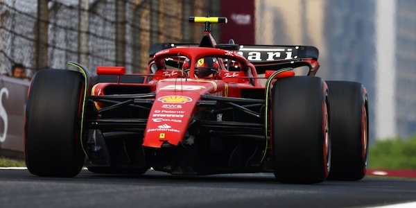 Ferrari, la FIA respinge il reclamo di Aston Martin contro Sainz