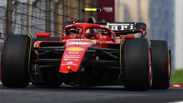 Ferrari, la FIA respinge il reclamo di Aston Martin contro Sainz