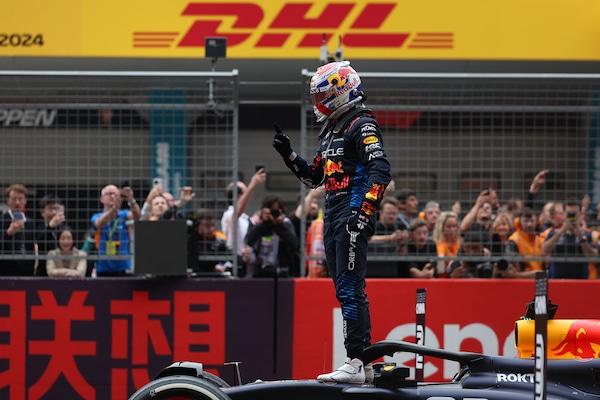 GP Cina: trionfo Verstappen davanti a Norris, Leclerc e Sainz ai piedi del podio