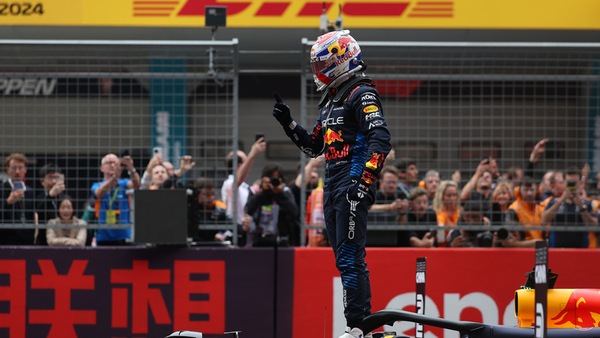 GP Cina: trionfo Verstappen davanti a Norris, Leclerc e Sainz ai piedi del podio