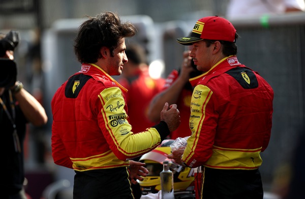 Scintille in Ferrari tra Leclerc e Sainz: quante energie sprecate!