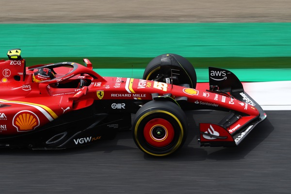 Villeneuve: "Sainz sta facendo la differenza, Ferrari si interrogherà?"