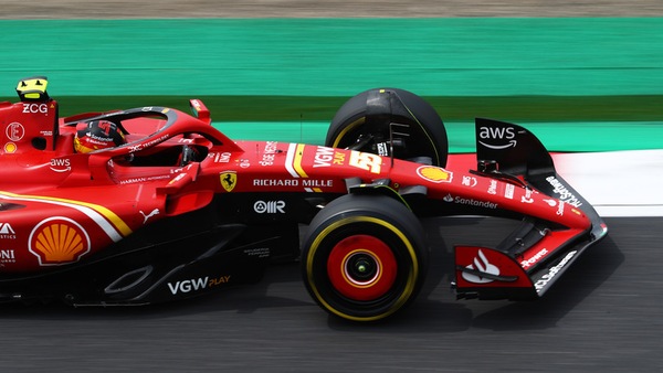 Villeneuve: "Sainz sta facendo la differenza, Ferrari si interrogherà?"