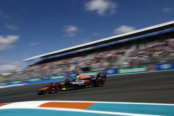 GP Miami, qualifiche: Verstappen in pole, poi le Ferrari