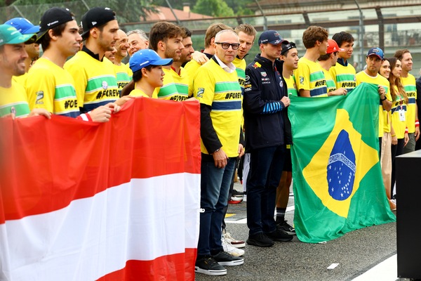 Imola, l'omaggio di Vettel e dei piloti F1 a Senna e Ratzenberger