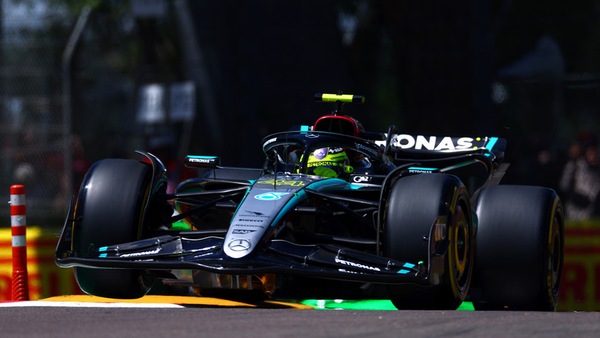 Wolff, Mercedes resta un passo indietro: "Chiara la direzione di sviluppo"