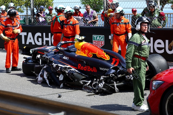 Monaco, l'impressionante incidente tra la Red Bull di Perez e le Haas