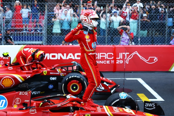 Leclerc: "Negli ultimi giri pensavo a papà, era il nostro sogno vincere qui"