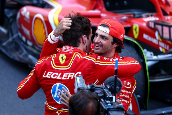 Sainz: "Sono estremamente felice per Leclerc"