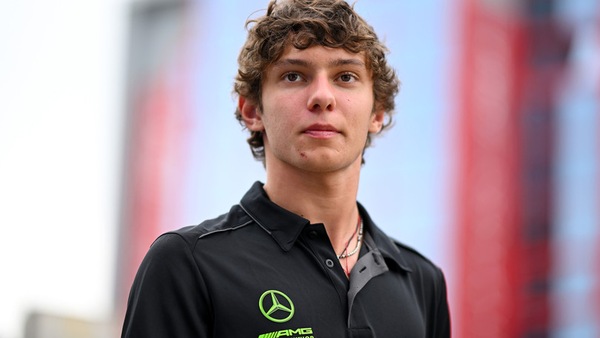 Antonelli in F1, la FIA modifica i requisiti per la Super Licenza