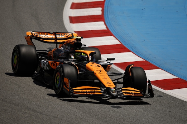 GP Spagna, FP1: Norris davanti a Verstappen e Sainz, Leclerc 11°