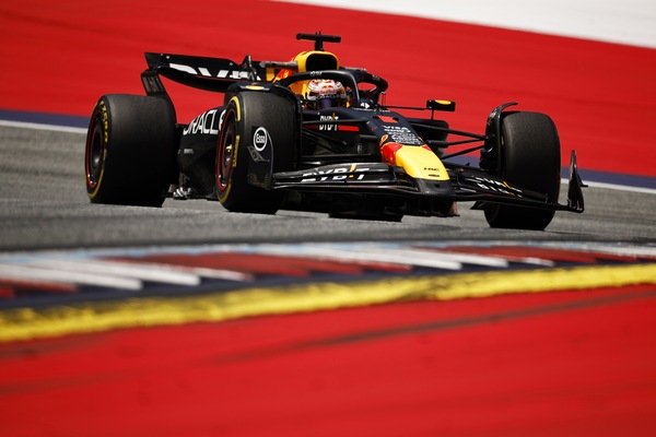 GP Austria, Sprint Qualifying: Verstappen batte le McLaren