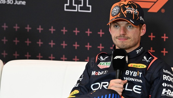 A Silverstone, con Max la polveriera, tra silenzi colpevoli