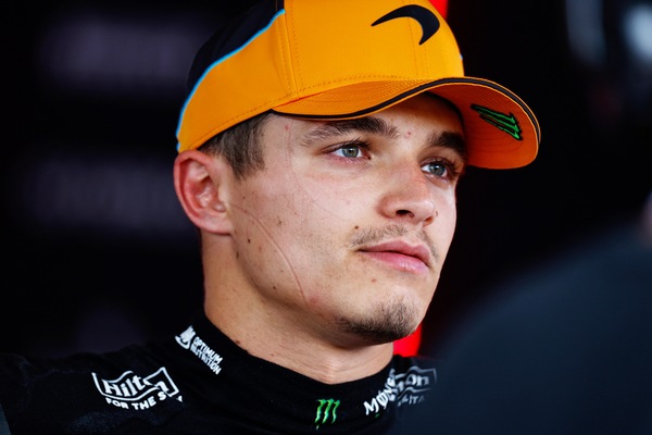 Norris: "Max non deve scusarsi, la Fia intervenga sui cambi di linea"