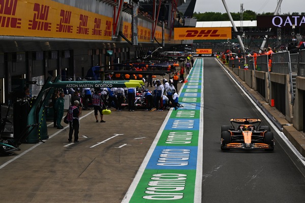 GP Gran Bretagna, FP1: Stroll tra le due McLaren