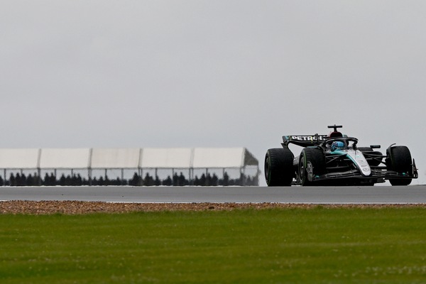 Russell, pole al bacio a Silverstone: "Che sensazione! Stiamo cavalcando l'onda"