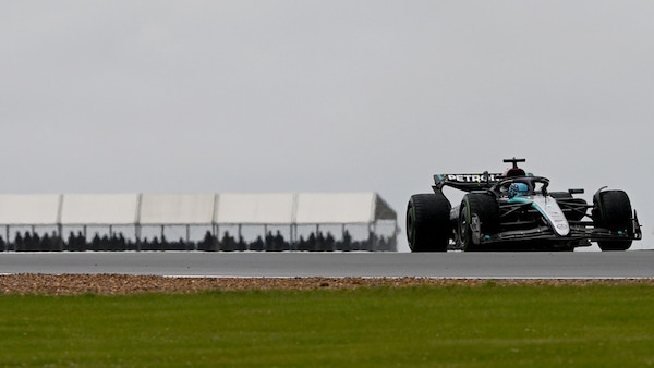 Russell, pole al bacio a Silverstone: "Che sensazione! Stiamo cavalcando l'onda"