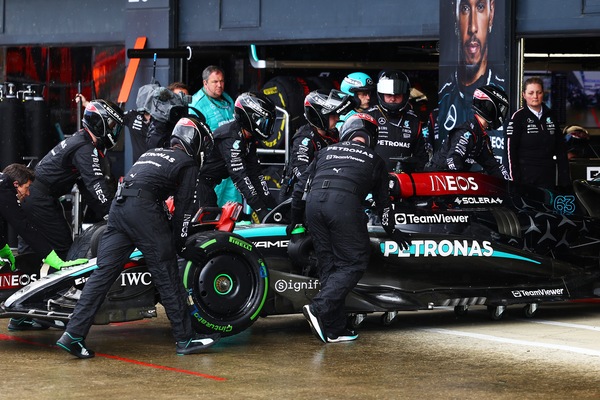 Mercedes, l'affidabilità ferma Russell: "Problema noto da inizio gara"