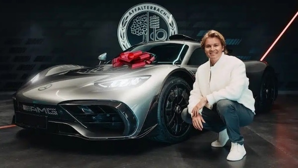 Nico Rosberg riceve dopo sei anni la Mercedes-AMG One