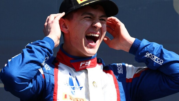 Formula 3, Leonardo Fornaroli è campione