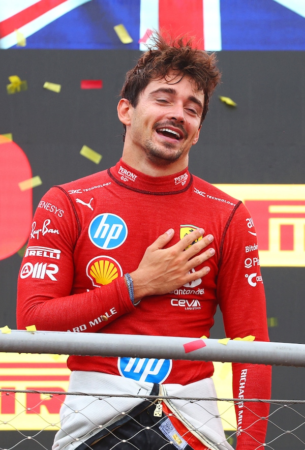 Leclerc commosso rimane sul podio a Monza: i tifosi Ferrari impazziscono!