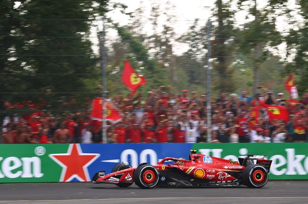 Sainz, l'ultima gara a Monza con la Ferrari: "È stato un piacere, sono felice"