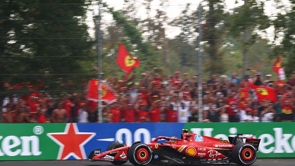 Sainz, l'ultima gara a Monza con la Ferrari: "È stato un piacere, sono felice"