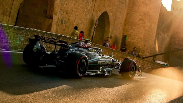 Mercedes verso Singapore, competitivi a intermittenza